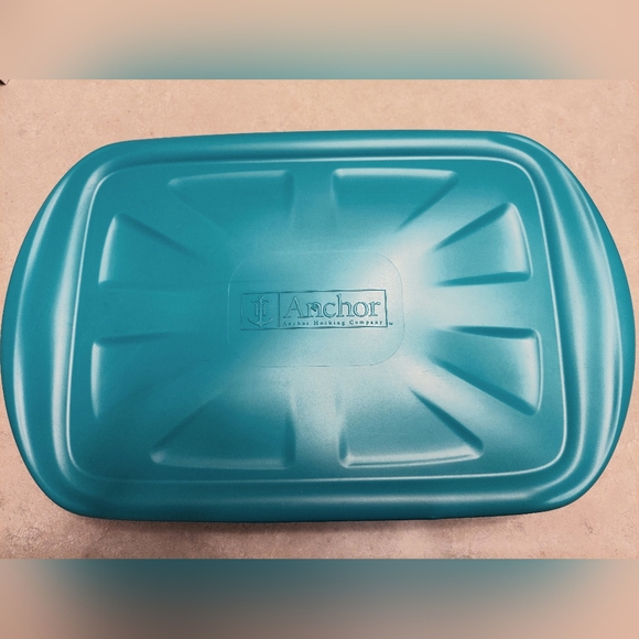 Anchor Hocking 9"W x 13"L (3QT) Casserole Baking Dish with Teal Plastic Lid. - Picture 3 of 5